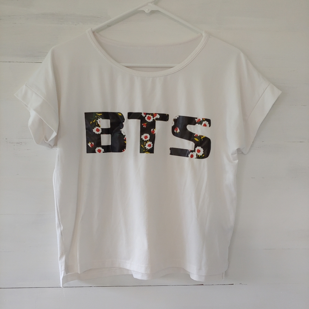 Cute oversized BTS top size Large no brand